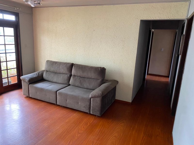 APARTAMENTO COM 1 SUÍTE MAIS 2 DORMITÓRIOS NO CENTRO - Brusque - 