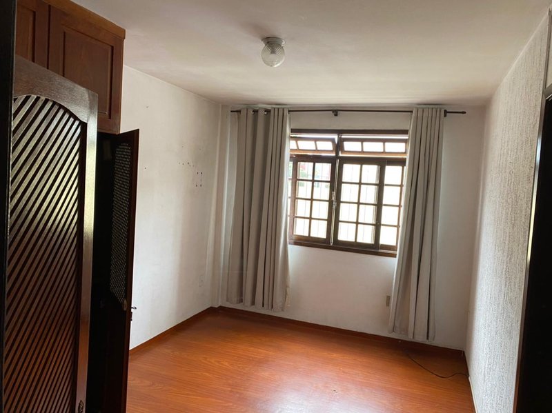 APARTAMENTO COM 1 SUÍTE MAIS 2 DORMITÓRIOS NO CENTRO - Brusque - 