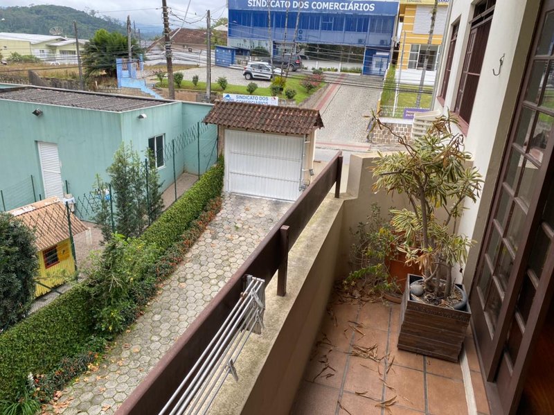 APARTAMENTO COM 1 SUÍTE MAIS 2 DORMITÓRIOS NO CENTRO - Brusque - 