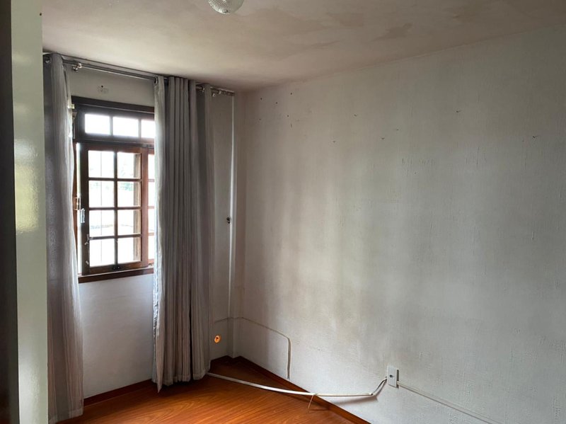 APARTAMENTO COM 1 SUÍTE MAIS 2 DORMITÓRIOS NO CENTRO - Brusque - 