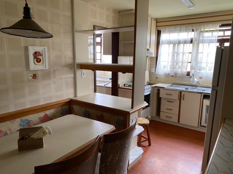 APARTAMENTO COM 1 SUÍTE MAIS 2 DORMITÓRIOS NO CENTRO - Brusque - 