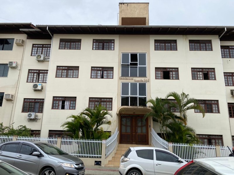 APARTAMENTO COM 1 SUÍTE MAIS 2 DORMITÓRIOS NO CENTRO - Brusque - 