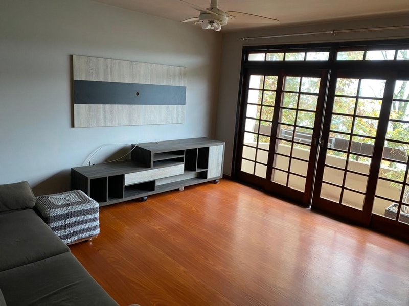 APARTAMENTO COM 1 SUÍTE MAIS 2 DORMITÓRIOS NO CENTRO - Brusque - 