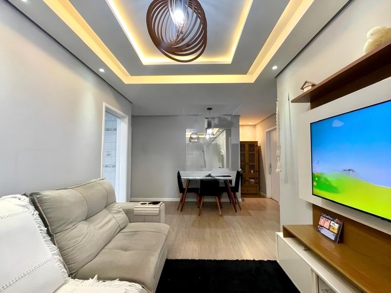 R$ 212.000 - ÓTIMO APARTAMENTO - 62M2 - 3 DORM - SEMIMOBILIADO - 1 VAGA Rua Figueredo Mascarenhas Porto Alegre - 
