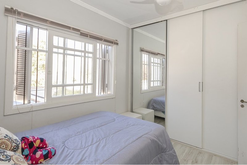 Casa ESC 267 Casa 610191048-13 1 suíte 304m² Charruas Porto Alegre - 