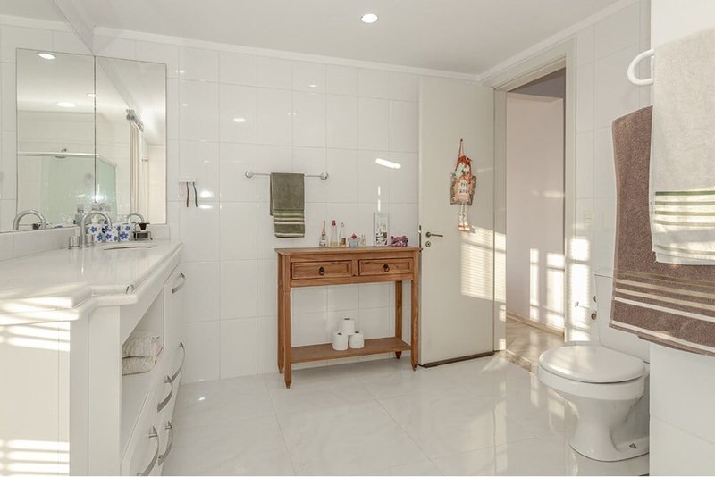 Casa ESC 267 Casa 610191048-13 1 suíte 304m² Charruas Porto Alegre - 