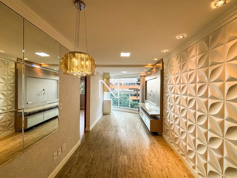 Lindo apartamento de 2 quartos com suíte e localização privilegiada na Praia da Costa Rua Romero Lofego Botelho Vila Velha - 