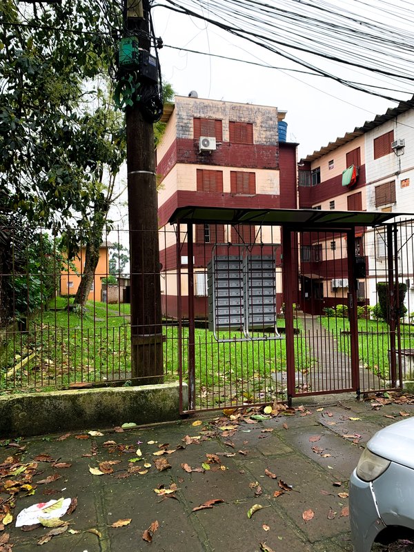 Apartamento com 2 dormitórios no Jardim Leopoldina Estr. Martim Félix Berta Porto Alegre - 