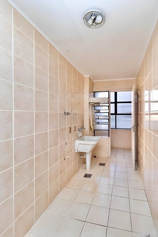 R$ 1.030.000 - EDIFÍCIO LOUVRE - ENORME APARTAMENTO - 190M2 - 3 DORM - SUÍTE - 1 VAGA Rua Duque de Caxias Porto Alegre - 