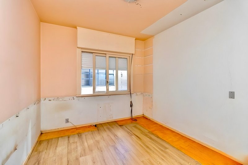 R$ 1.030.000 - EDIFÍCIO LOUVRE - ENORME APARTAMENTO - 190M2 - 3 DORM - SUÍTE - 1 VAGA Rua Duque de Caxias Porto Alegre - 