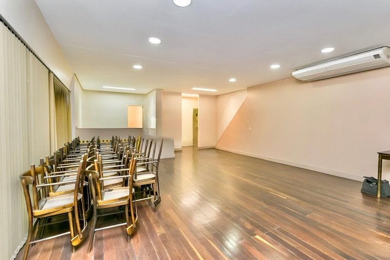 R$ 1.030.000 - EDIFÍCIO LOUVRE - ENORME APARTAMENTO - 190M2 - 3 DORM - SUÍTE - 1 VAGA Rua Duque de Caxias Porto Alegre - 