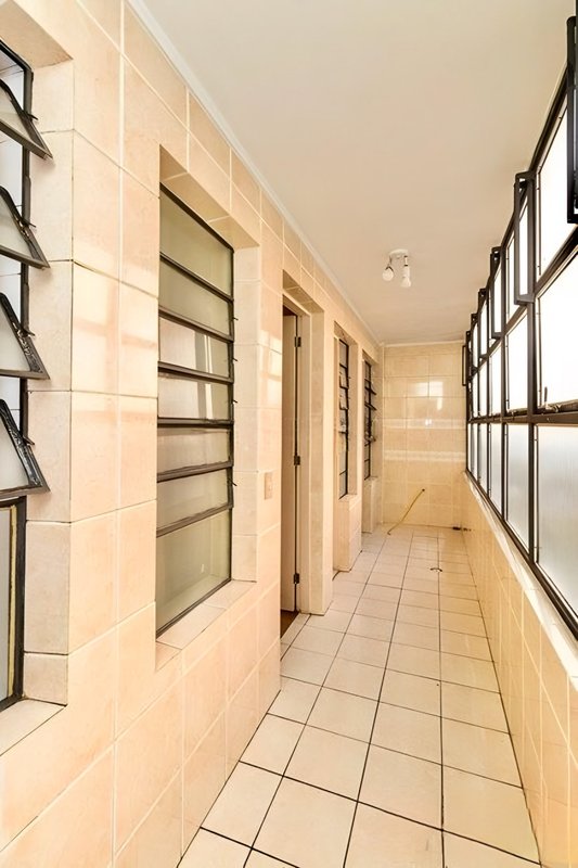 R$ 1.030.000 - EDIFÍCIO LOUVRE - ENORME APARTAMENTO - 190M2 - 3 DORM - SUÍTE - 1 VAGA Rua Duque de Caxias Porto Alegre - 