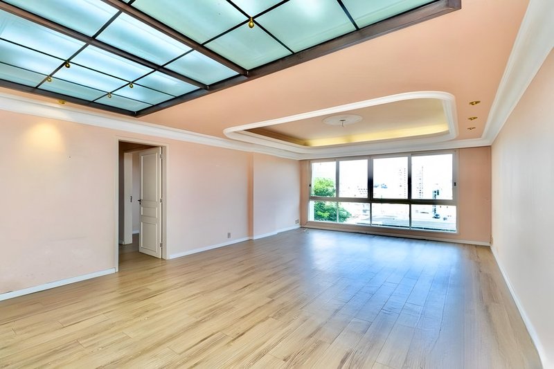 R$ 1.030.000 - EDIFÍCIO LOUVRE - ENORME APARTAMENTO - 190M2 - 3 DORM - SUÍTE - 1 VAGA Rua Duque de Caxias Porto Alegre - 