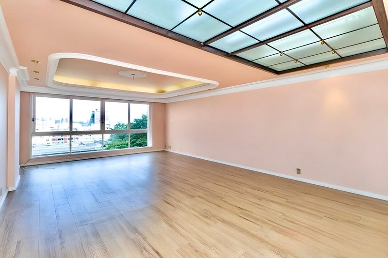 R$ 1.030.000 - EDIFÍCIO LOUVRE - ENORME APARTAMENTO - 190M2 - 3 DORM - SUÍTE - 1 VAGA Rua Duque de Caxias Porto Alegre - 