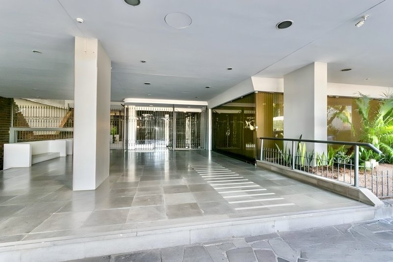 R$ 1.030.000 - EDIFÍCIO LOUVRE - ENORME APARTAMENTO - 190M2 - 3 DORM - SUÍTE - 1 VAGA Rua Duque de Caxias Porto Alegre - 