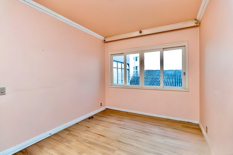 R$ 1.030.000 - EDIFÍCIO LOUVRE - ENORME APARTAMENTO - 190M2 - 3 DORM - SUÍTE - 1 VAGA Rua Duque de Caxias Porto Alegre - 