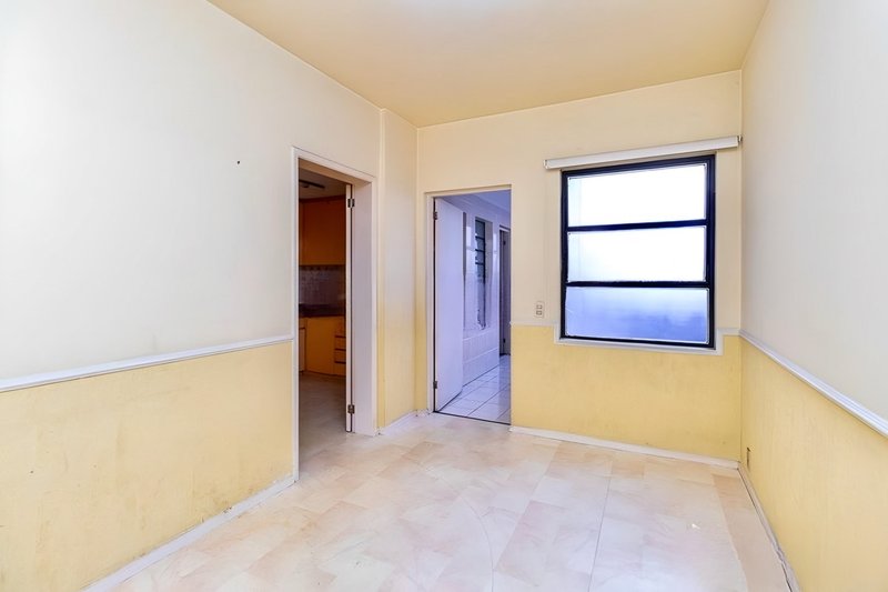 R$ 1.030.000 - EDIFÍCIO LOUVRE - ENORME APARTAMENTO - 190M2 - 3 DORM - SUÍTE - 1 VAGA Rua Duque de Caxias Porto Alegre - 