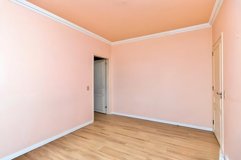 R$ 1.030.000 - EDIFÍCIO LOUVRE - ENORME APARTAMENTO - 190M2 - 3 DORM - SUÍTE - 1 VAGA Rua Duque de Caxias Porto Alegre - 