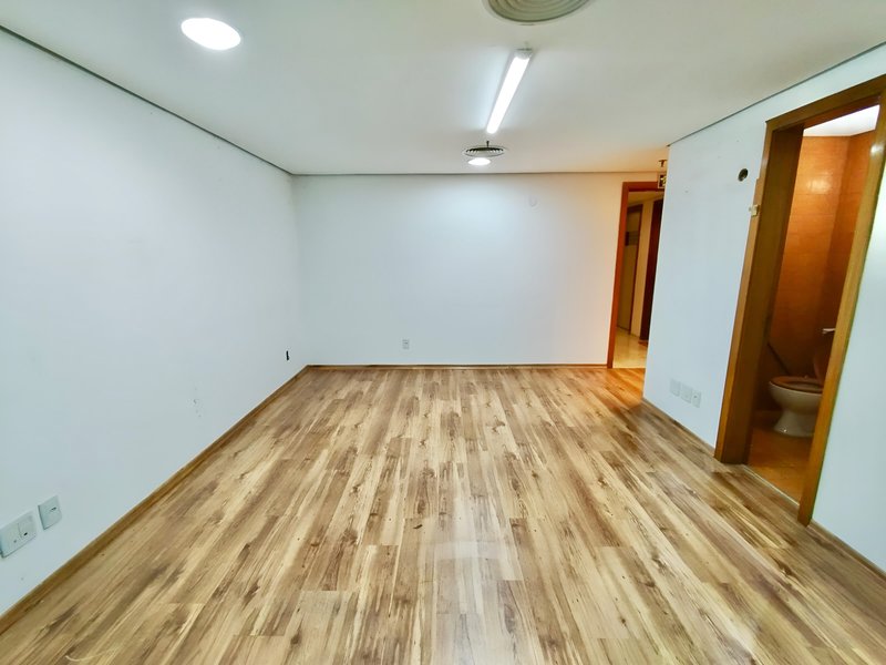 R$ 240.000 - CENTRAL PARK GALLERY - ÓTIMA SALA COMERCIAL - 35M2 - VISTA Rua Mostardeiro Porto Alegre - 