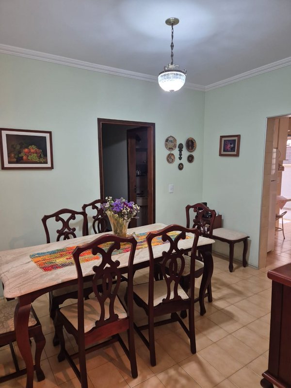 **🏡 Excelente Casa Térrea no Bairro Santa Genebra - 3 Dormitórios! 🌟** - Campinas - 