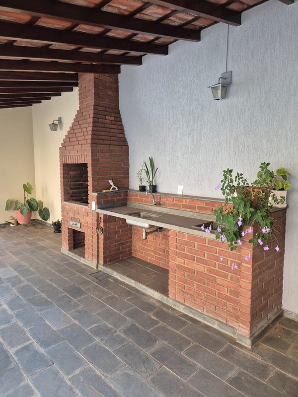 **🏡 Excelente Casa Térrea no Bairro Santa Genebra - 3 Dormitórios! 🌟** - Campinas - 