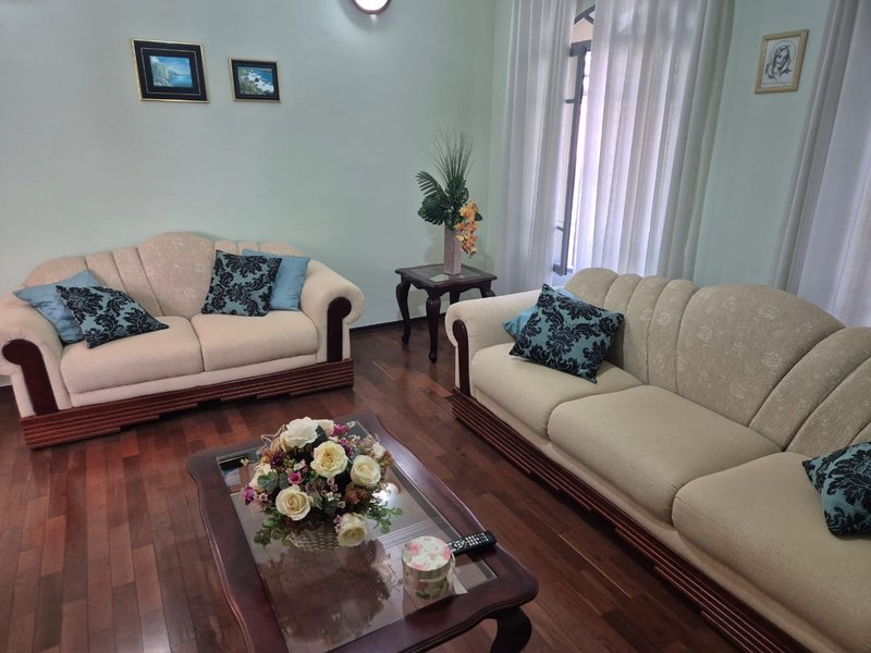 **🏡 Excelente Casa Térrea no Bairro Santa Genebra - 3 Dormitórios! 🌟** - Campinas - 