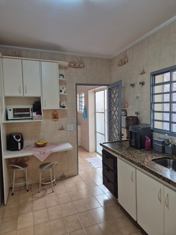 **🏡 Excelente Casa Térrea no Bairro Santa Genebra - 3 Dormitórios! 🌟** - Campinas - 