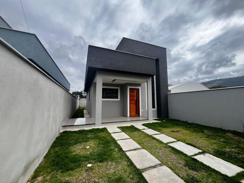 Casa com 2 dormitórios à venda,  71,5m² por R$ 389.000 - Sao José do Imbassai - Maricá/RJ  Maricá - 