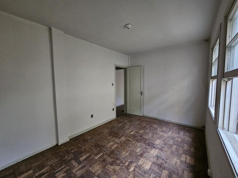 Apartamento com 1 dormitório á 50m da Av Ipiranga R. Dário Pederneiras - Petrópolis Porto Alegre - 