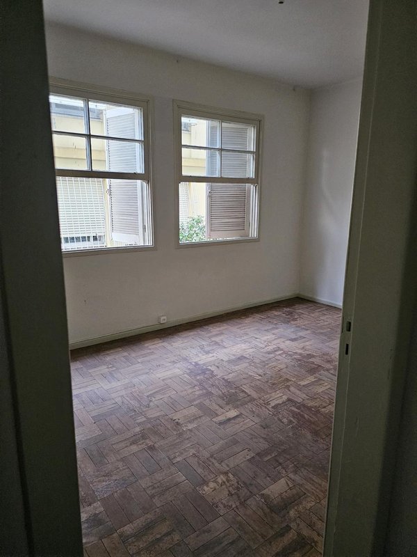 Apartamento com 1 dormitório á 50m da Av Ipiranga R. Dário Pederneiras - Petrópolis Porto Alegre - 