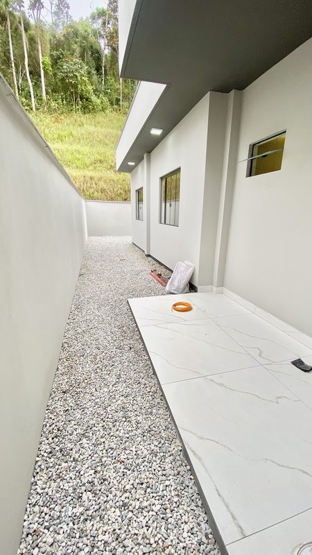 CASA COM 1 SUÍTE MAIS 1 DORMITÓRIO NO BAIRRO SÃO JOÃO - Brusque - 