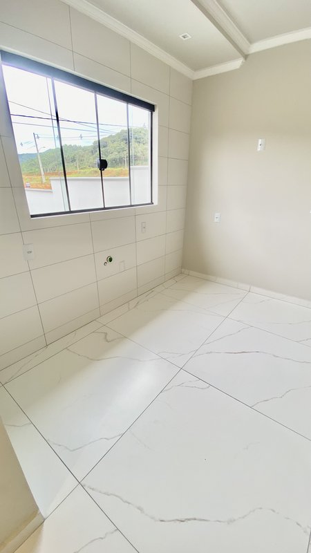 CASA COM 1 SUÍTE MAIS 1 DORMITÓRIO NO BAIRRO SÃO JOÃO - Brusque - 