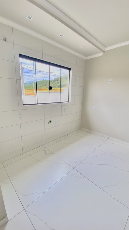 CASA COM 1 SUÍTE MAIS 1 DORMITÓRIO NO BAIRRO SÃO JOÃO - Brusque - 