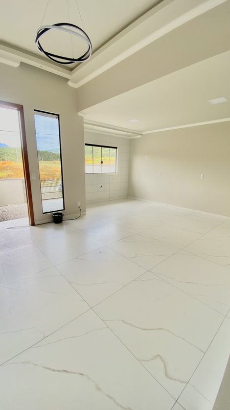 CASA COM 1 SUÍTE MAIS 1 DORMITÓRIO NO BAIRRO SÃO JOÃO - Brusque - 