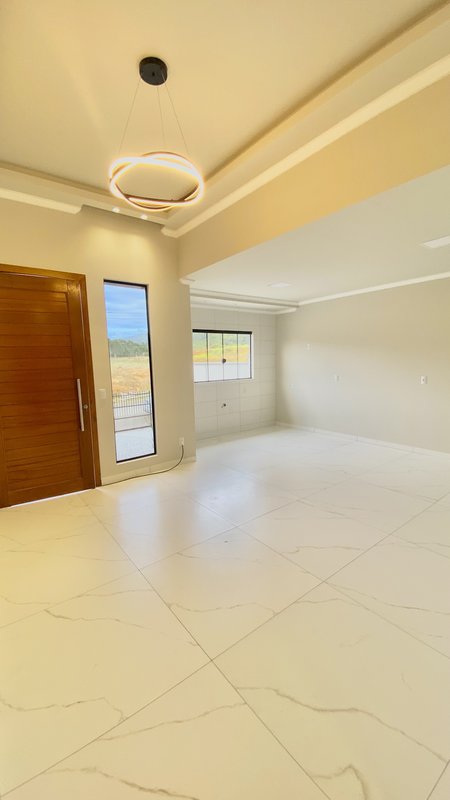 CASA COM 1 SUÍTE MAIS 1 DORMITÓRIO NO BAIRRO SÃO JOÃO - Brusque - 
