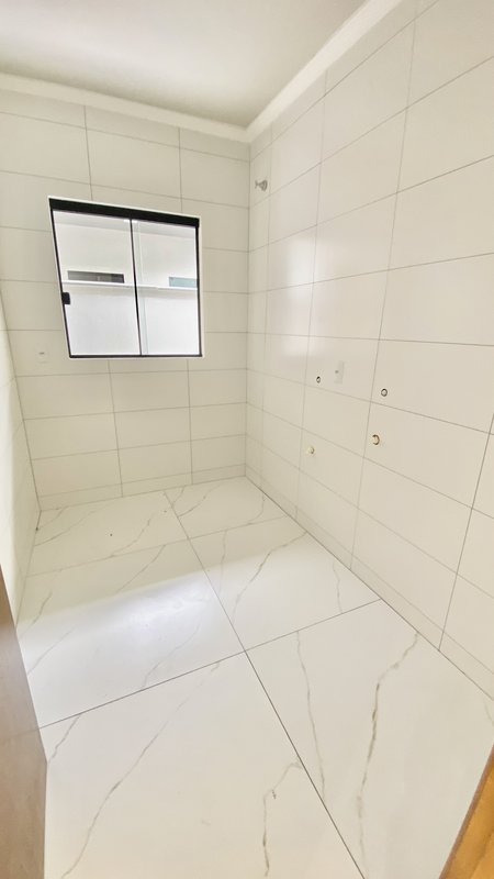 CASA COM 1 SUÍTE MAIS 1 DORMITÓRIO NO BAIRRO SÃO JOÃO - Brusque - 