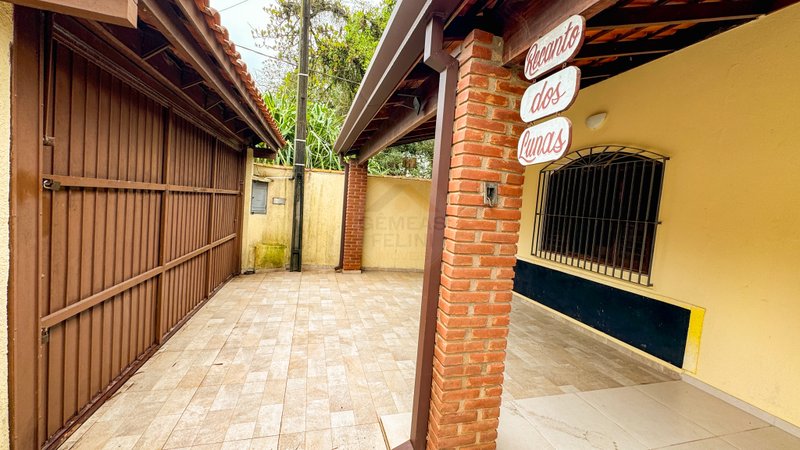 Casa familiar apenas 150m da Praia de Juquehy - LOCAÇÕES POR TEMPORADA - São Sebastião - 