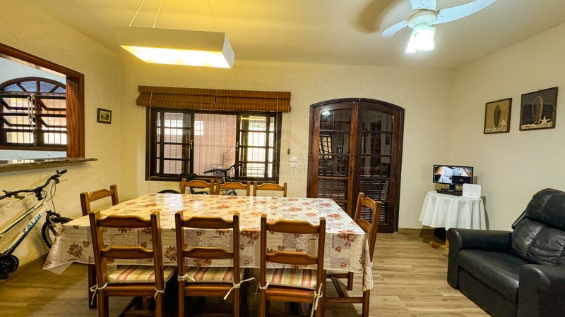 Casa familiar apenas 150m da Praia de Juquehy - LOCAÇÕES POR TEMPORADA - São Sebastião - 