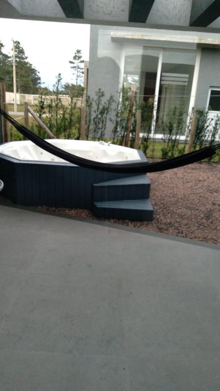 Casa térrea à venda com 3 Suítes, no condomínio Terrasul, condomínio fechado, 2 vagas - Capão da Canoa - 