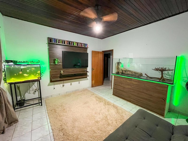 CASA À VENDA COM 3 QUARTOS, JARDIM CELESTE SINOP-MT Rua dos Abacateiros Sinop - 