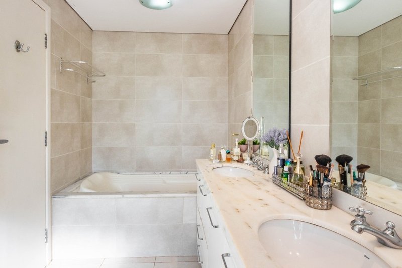 Apartamento a venda - Itaim Bibi - 3 suítes 187m² Dr Renato Paes de Barros São Paulo - 