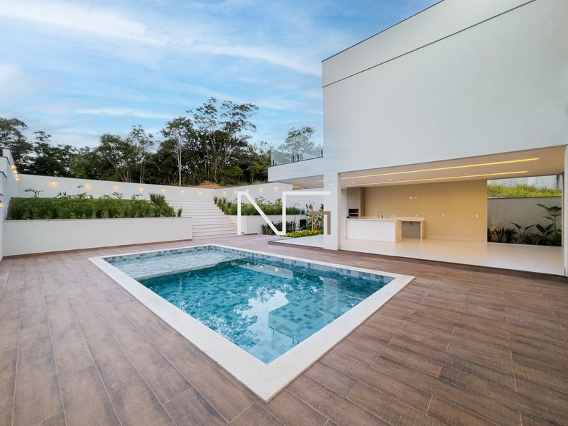 Sofisticação e Conforto: Mansão de 4 Suítes para Viver o Puro Luxo no Jardins Veneza Rodovia do Sol Vila Velha - 