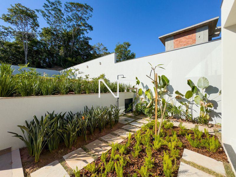 Sofisticação e Conforto: Mansão de 4 Suítes para Viver o Puro Luxo no Jardins Veneza Rodovia do Sol Vila Velha - 