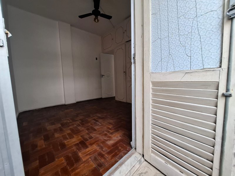 APARTAMENTO 3 QUARTOS VARANDA DEPENDÊNCIA COMPLETA GARAGEM À VENDA NA BARRA! ÓTIMO APTO! Rua Raul Drumond Salvador - 