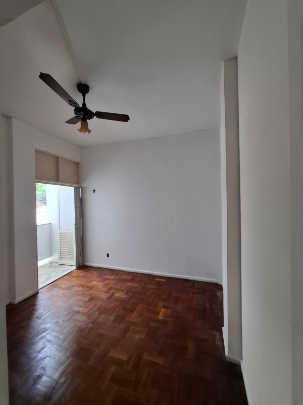 APARTAMENTO 3 QUARTOS VARANDA DEPENDÊNCIA COMPLETA GARAGEM À VENDA NA BARRA! ÓTIMO APTO! Rua Raul Drumond Salvador - 