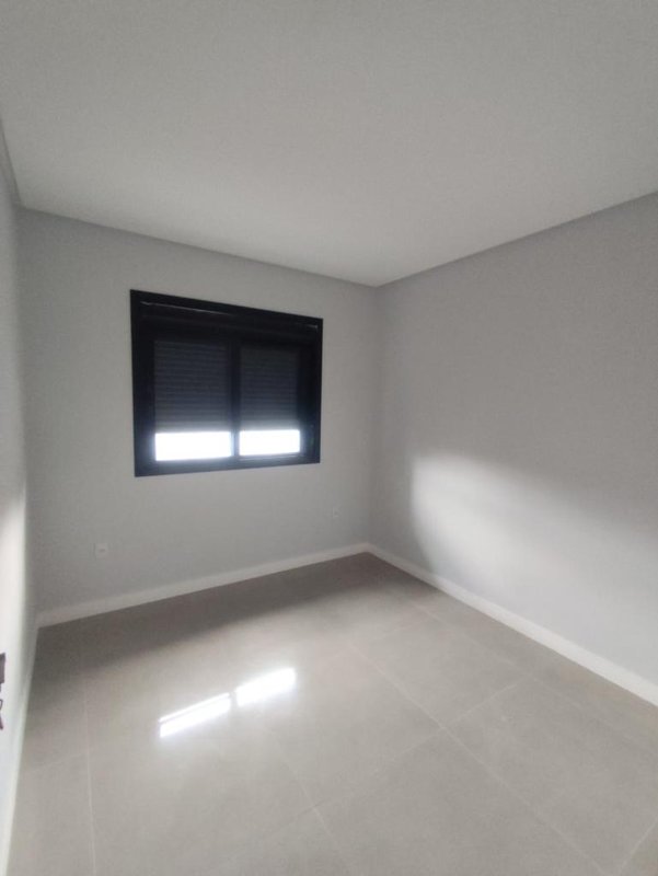 Casa com 2 quartos, sendo 1 suíte, churrasqueira no Capão Village, em Capão da Canoa Rua Tulipa Capão da Canoa - 