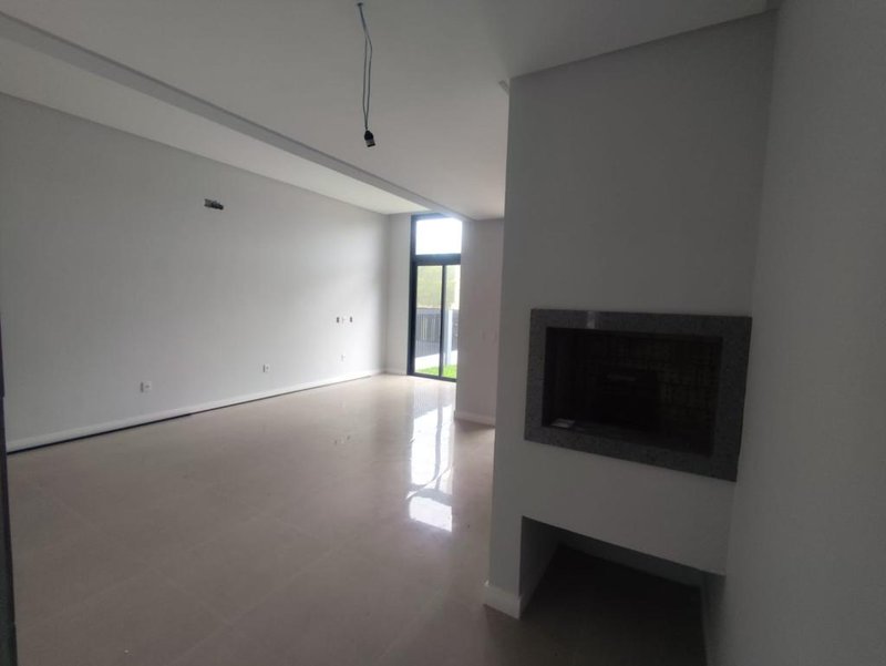 Casa com 2 quartos, sendo 1 suíte, churrasqueira no Capão Village, em Capão da Canoa Rua Tulipa Capão da Canoa - 