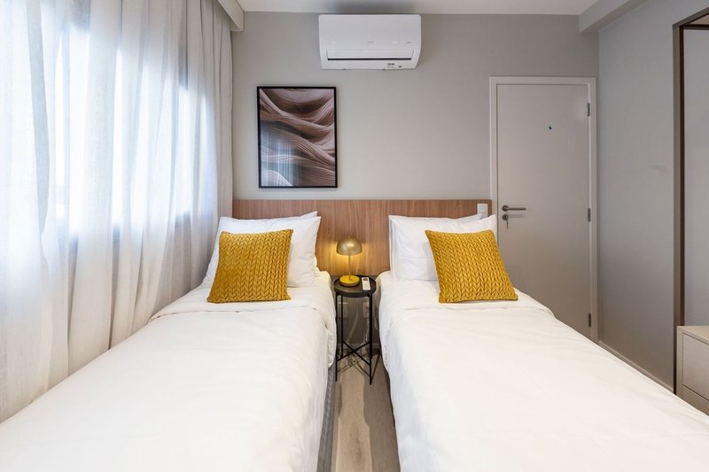Apartamento com 2 Quartos para alugar, 75m² - Pinheiros Rua Cristiano Viana São Paulo - 