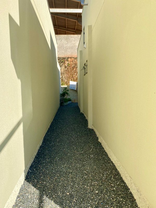 CASA COM 2 DORMITÓRIOS NO BAIRRO DOM JOAQUIM - Brusque - 