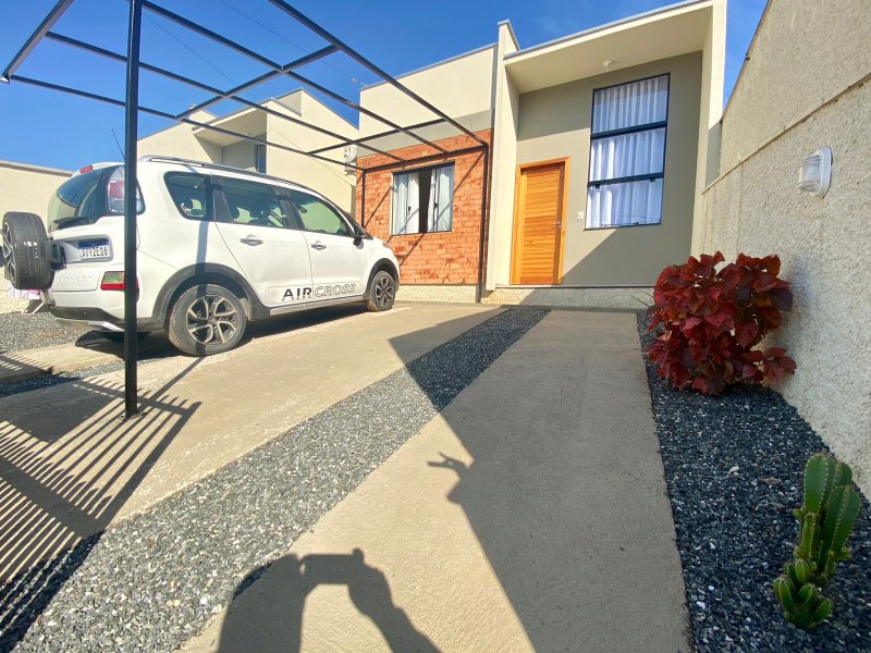CASA COM 2 DORMITÓRIOS NO BAIRRO DOM JOAQUIM - Brusque - 